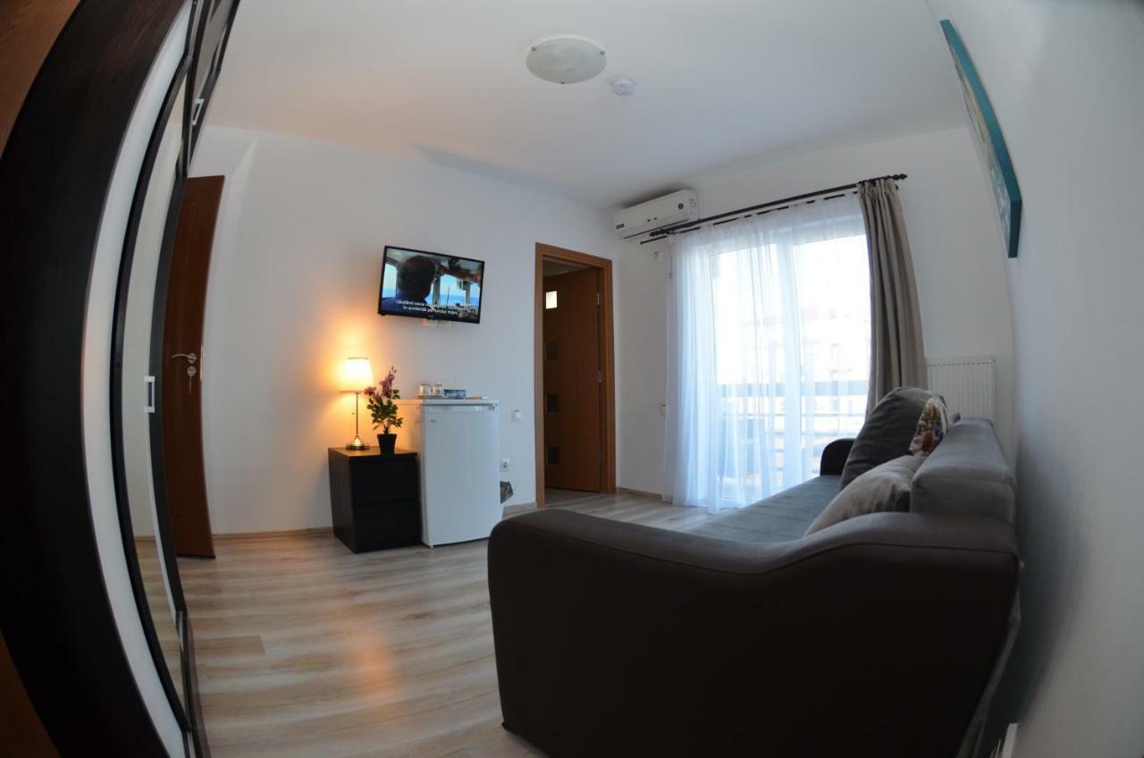 Hotel California Dreaming Năvodari Esterno foto